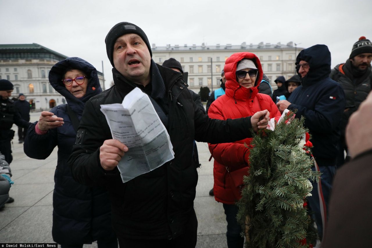 Przepychanki na miesięcznicy. Jest nagranie