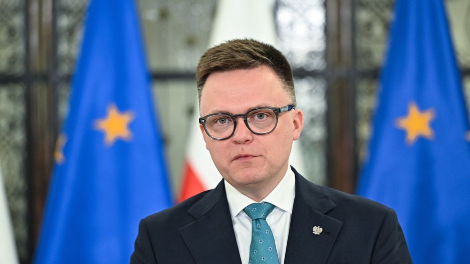 Warszawa, 21.05.2024. Marszałek Sejmu Szymon Hołownia podczas wspólnej konferencji prasowej z wiceprzewodniczącą wykonawczą Komisji Europejskiej Margrethe Vestager po spotkaniu w Sejmie w Warszawie, 21 bm. (jm) PAP/Radek Pietruszka