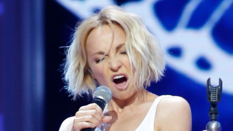 Anna Wyszkoni wygina się w seksownej halce