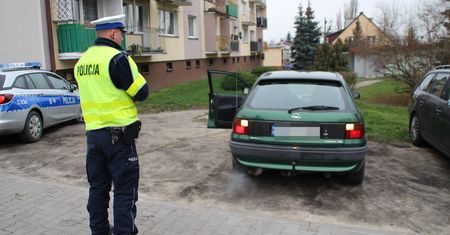 Polecą dowody rejestracyjne starszych aut. Policja dostała sprzęt