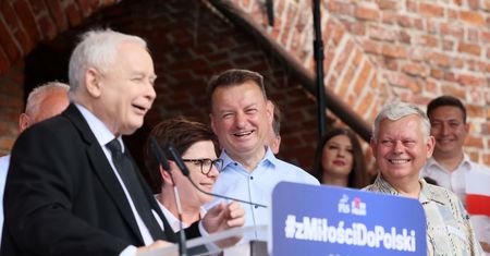 PiS musiało zrezygnować z kilku ważnych pytań. "Jedno musiał mieć Mariusz Błaszczak"