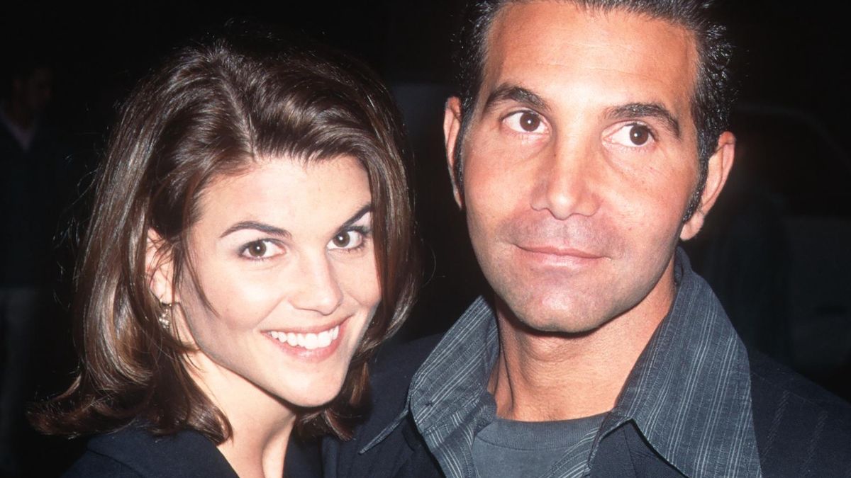 GQ Magazine Cocktail Party Honoring Peter BartLori Loughlin and Mossimo Giannulli attend GQ Magazine Cocktail Party Honoring Peter Bart at the Beverly Hills Hotel in Beverly Hills, California on December 12, 1995. (Photo by Ron Galella, Ltd/Ron Galella Collection via Getty Images)Ron Galella