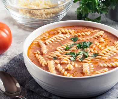 Jak zrobić zupę pomidorową z rosołu? Będzie smakowała jak u mamy