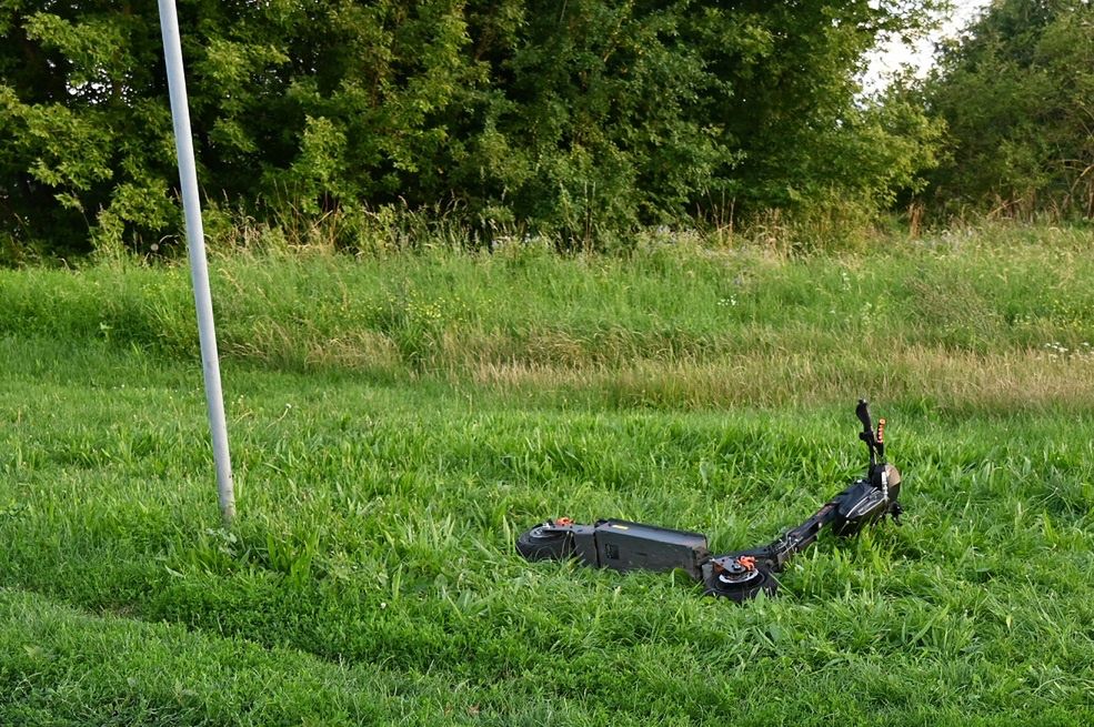 Hrubieszów: Niebezpieczny upadek dwóch nastolatek na hulajnodze elektrycznej. Jedna z nich trafiła do szpitala w Lublinie śmigłowcem