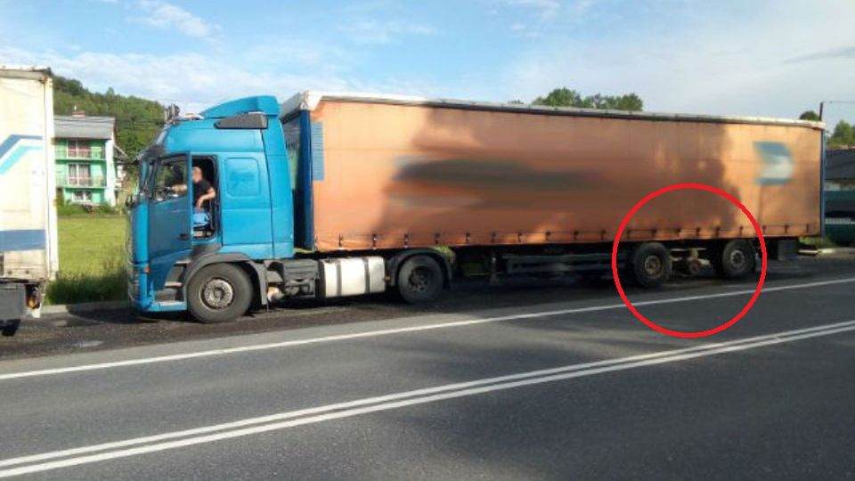 Postanowił jechać bez koła przez Europę. Nie udało się, bo trafił na naszych inspektorów.