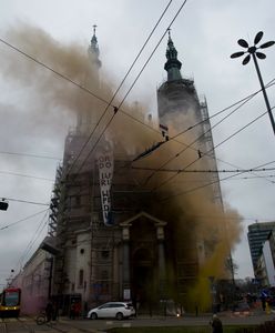 Warszawa. Race na placu Zbawiciela i wulgaryzmy na ścianach kościoła
