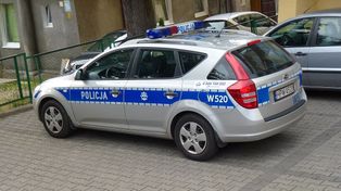 Policjanci ze zwoleńskiej policji zatrzymali dwoje kierujących. Prowadzili pojazdy bez uprawnień