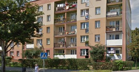 4-latek wołał o pomoc z balkonu. Kobieta od razu wezwała policję