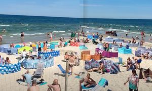 "Zlot parawanów". Internauci o widoku na plaży w Międzywodziu