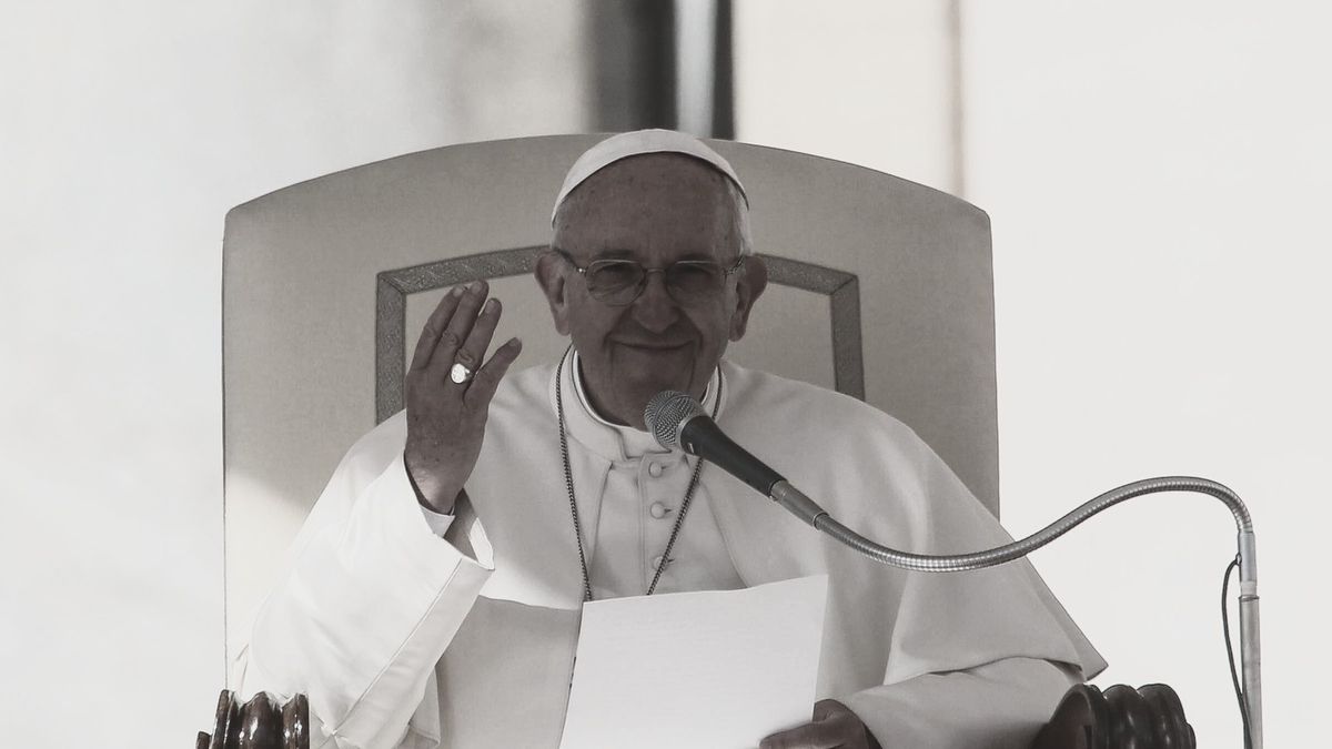 Papież Franciszek nie żyje