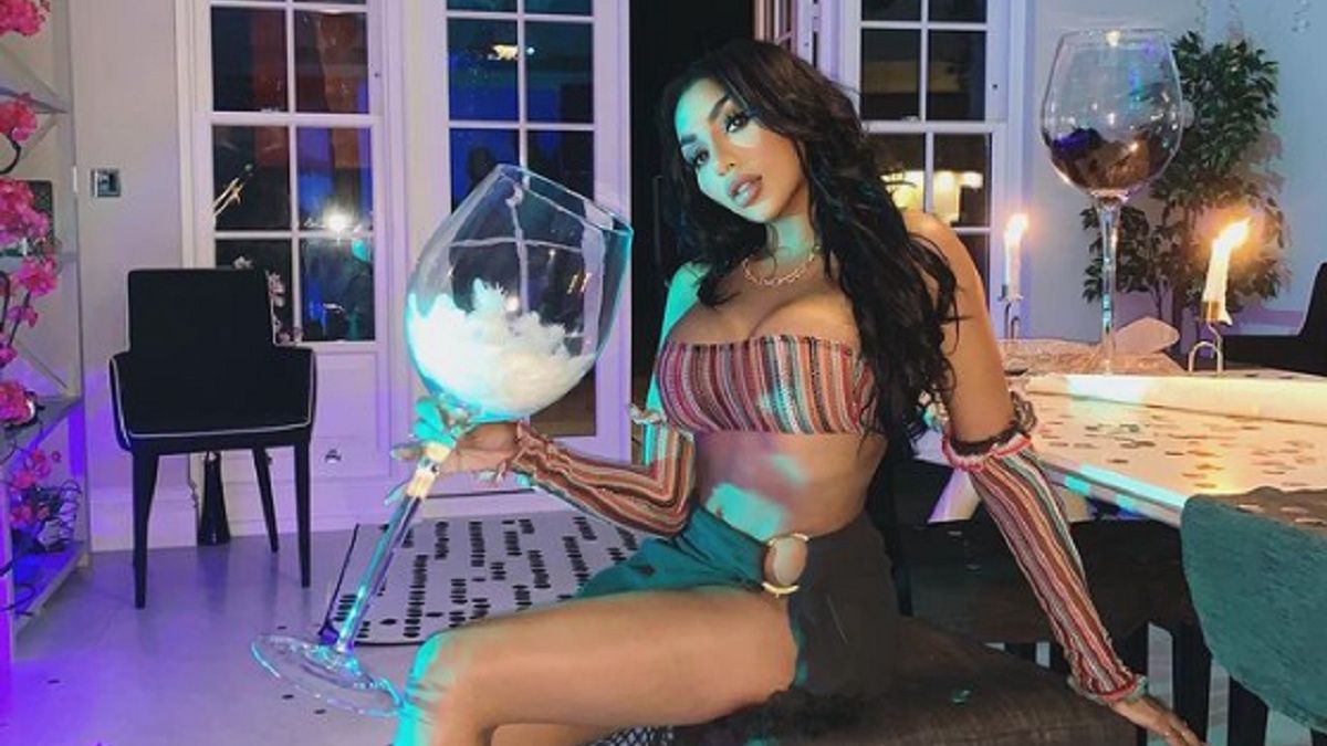 Żona piłkarza lekceważy koronawirusa. Chodziła w sklepie bez maseczki