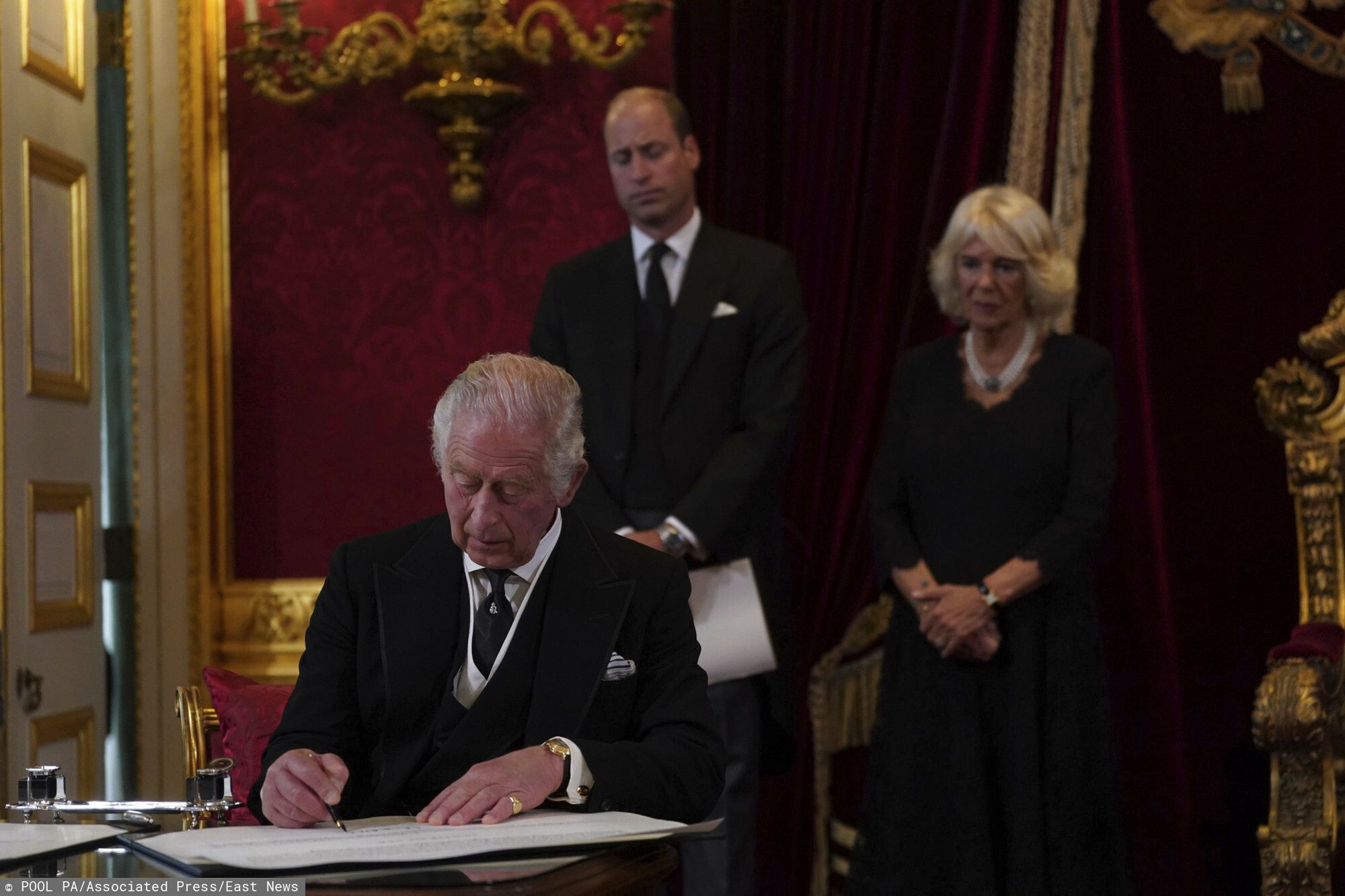 Rada Akcesyjna formalnie proklamowała Karola III królem.