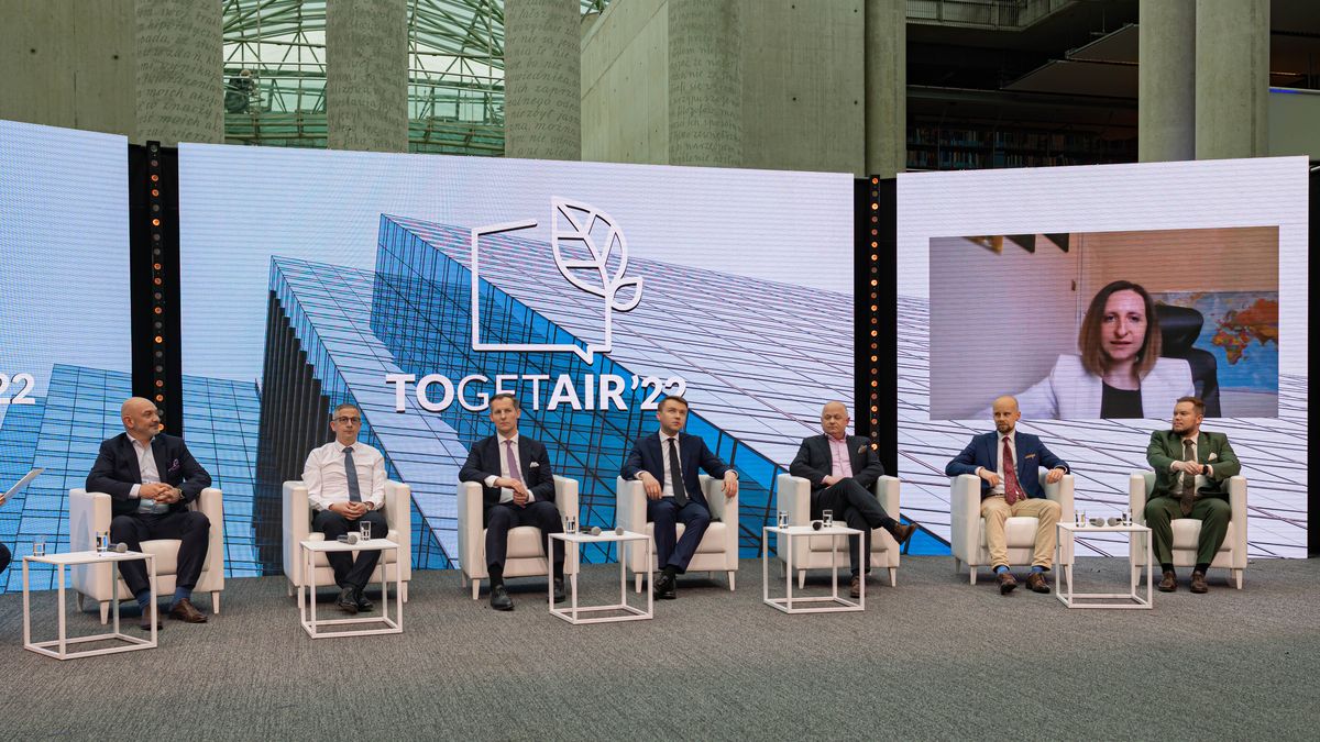 Debata "Cyfryzacja i cyberbezpieczeństwo w służbie klimatu. Jak algorytmy i nowe technologie mogą wesprzeć ochronę środowiska i klimatu?" 