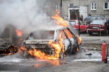 Podpalenie samochodów w Białej Podlaskiej. Straty sięgają 300 tysięcy złotych