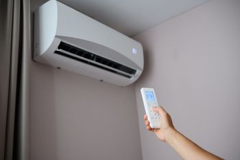 Ile kosztuje założenie klimatyzacji? Przez ten błąd możesz zapłacić więcej