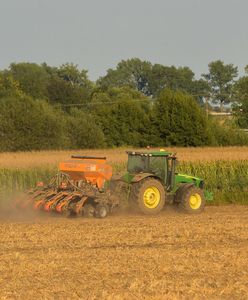 Ciągnik rolniczy przygniótł 47-latka. Mężczyzna nie żyje