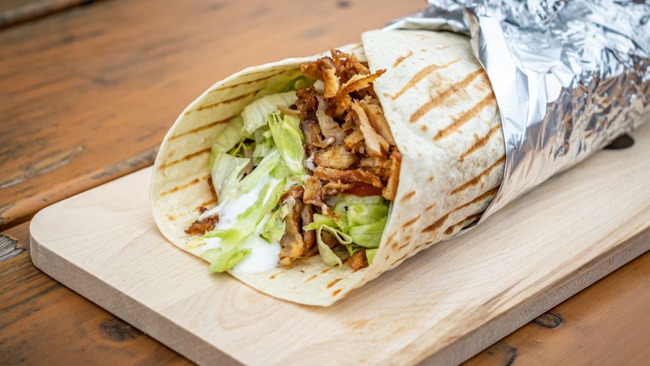 Polacy zamawiają coraz więcej kebabów