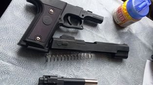Bieliny: Groził ludziom "bronią". Policjanci zatrzymali 26-latka