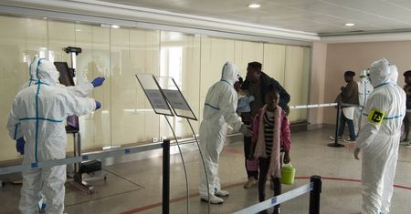 Ebola zaatakuje świat?! Obawiają się wirusa