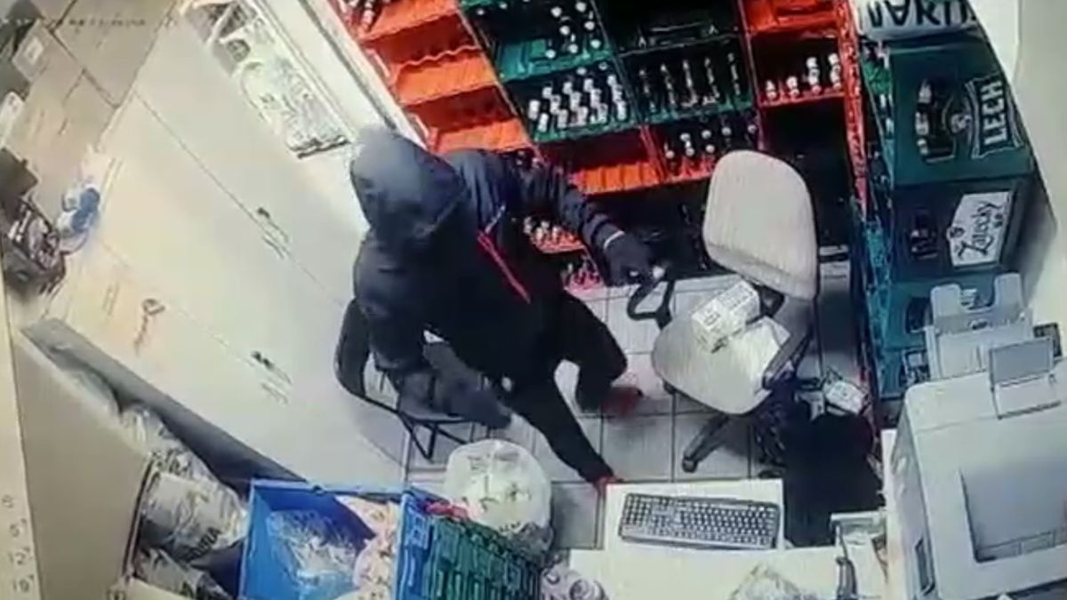 Przestępcy weszli do sklepu i pobili ekspedientkę