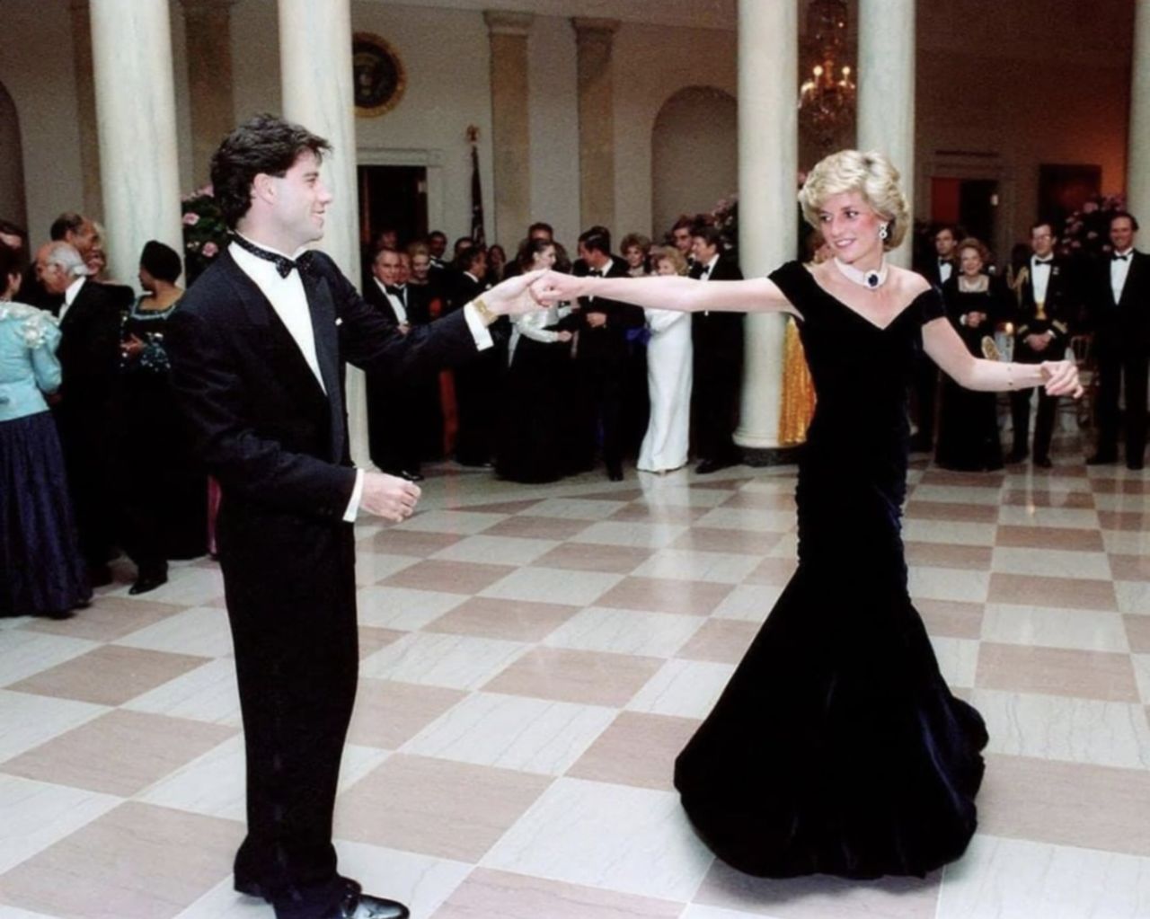 John Travolta i księżna Diana tańczą w Białym Domu