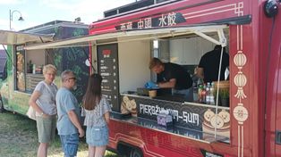Food Truck Festival nad zalewem Borki w Radomiu. Pojawiły się żarciowozy z jedzeniem z różnych zakątków świata! Co można zjeść?