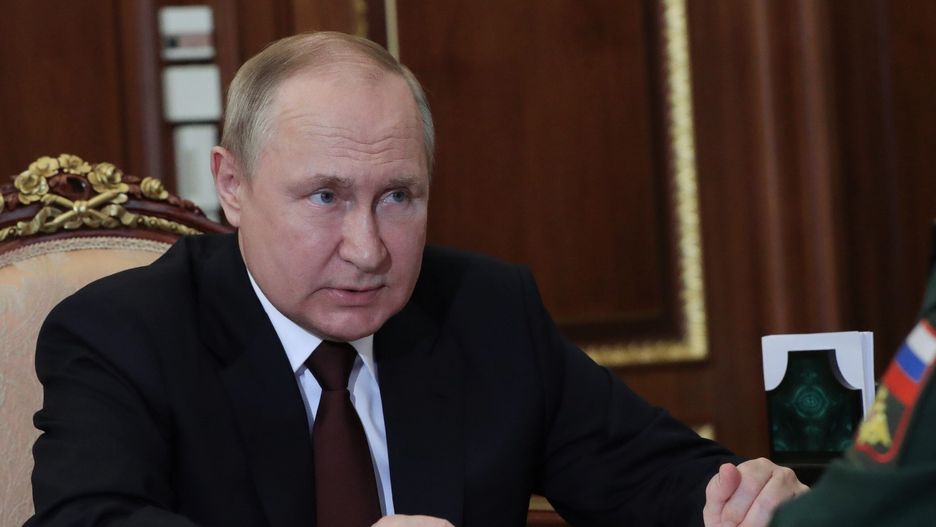 Russian President Vladimir Putin (L) meets with Russian Defence Minister Sergei Shoigu at the Kremlin in Moscow, Russia, 04 July 2022. EPA/MIKHAEL KLIMENTYEV/SPUTNIK/KREMLIN POOL MANDATORY CREDIT Dostawca: PAP/EPA.