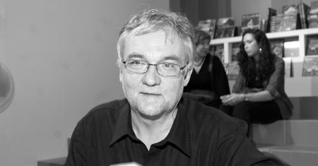 Jerzy Pilch będzie miał protestancki pogrzeb. Czym różni się od katolickiego?