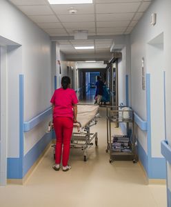 Koronawirus w Polsce. Ministerstwo Zdrowia wprowadza nową strategię "smart". Ekspert już wytyka błędy