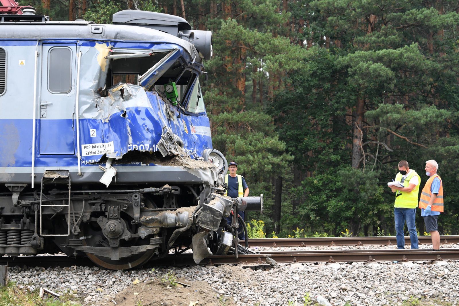 Tragiczny wypadek na Podkarpaciu. Ciężarówka wjechała pod pociąg