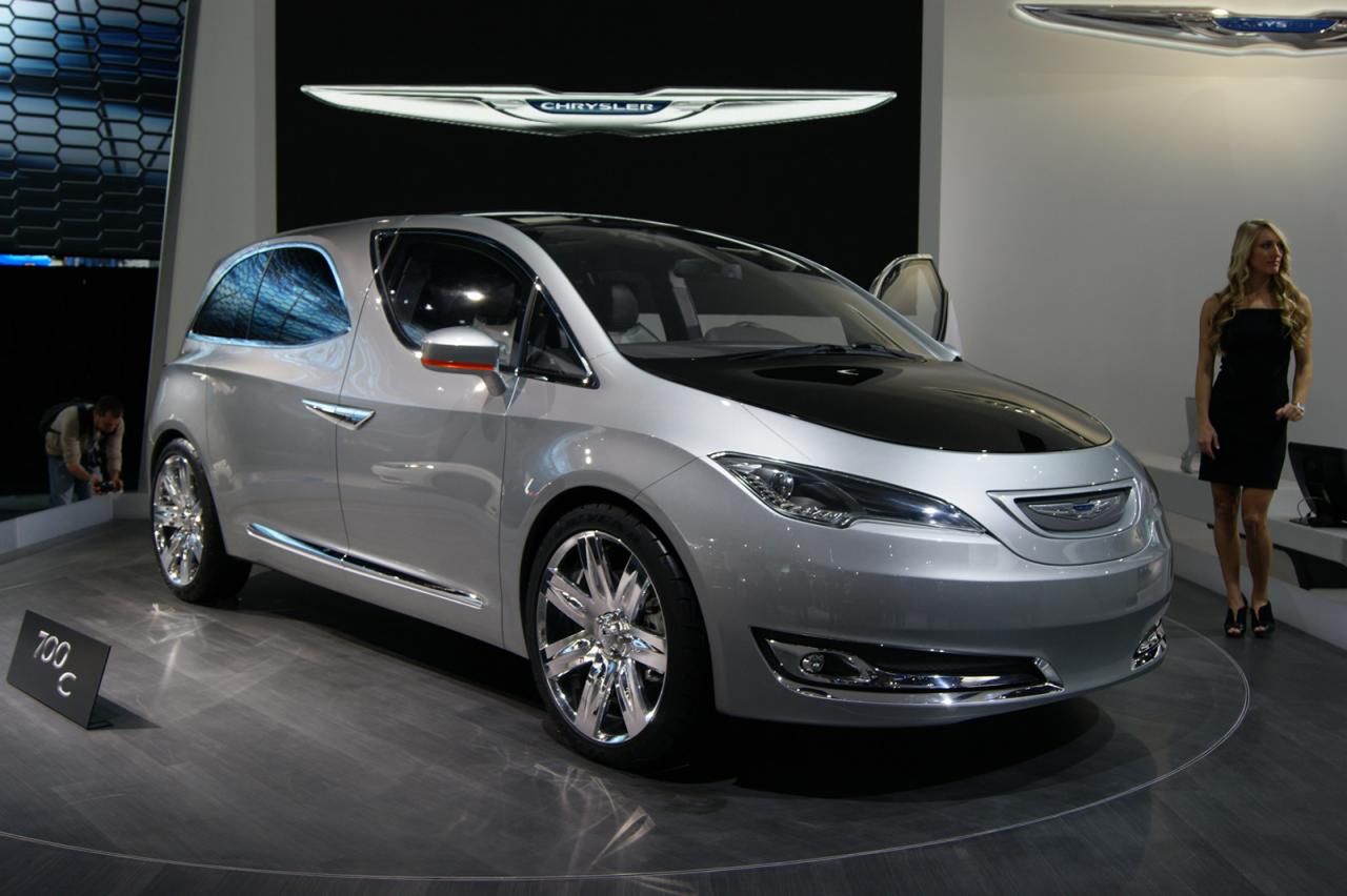 Dziwna premiera dziwnego auta - Chrysler 700C [NAIAS 2012]