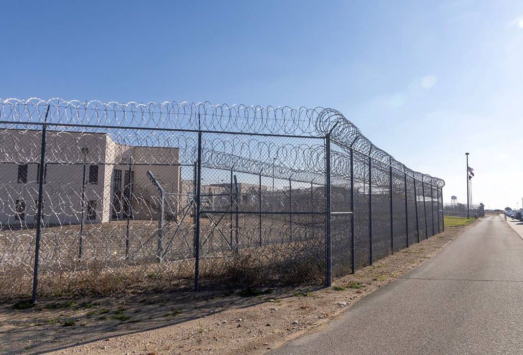 US-NEWS-IDAHO-DEATHROW-INMATE-2-ID
A guard calls off the execution of 73-year-old murderer Thomas Creech minutes after he was led into the execution chamber. (Sarah A. Miller/For ProPublica/Tribune News Service via Getty Images)
Idaho Statesman