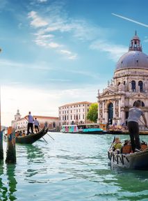 "It's not a revolution". The Municipality of Venice introduces new fees to combat excessive tourism