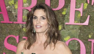 TOP 4 sukienki Cindy Crawford. Najpiękniejsze modele na przestrzeni 30 lat kariery