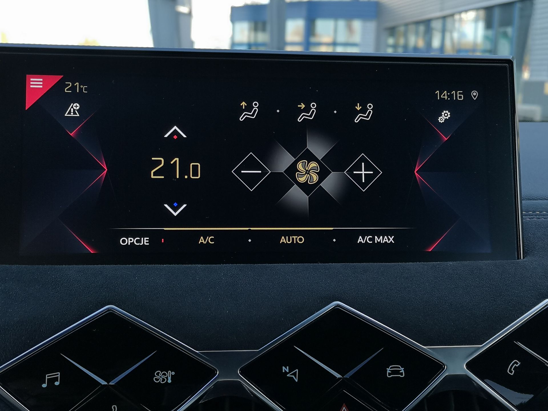 DS 3 Crossback: Rzut oka na system info-rozrywki, systemy wsparcia i bezpieczeństwa 4