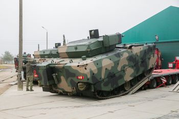 Polska zwiększa wydatki na obronność. Pieniądze wypływają z kraju