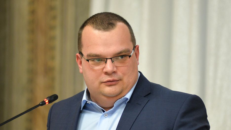 Rozpowszechniał pornografię. Teraz objął stanowisko w ministerstwie sportu. Na zdjęciu Michał Sroka 