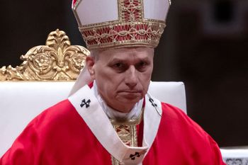 Papieża czeka operacja. Do Watykanu napływają słowa wsparcia