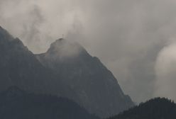 Pierwszy śnieg w Tatrach. Turyści zaskoczeni na szlaku