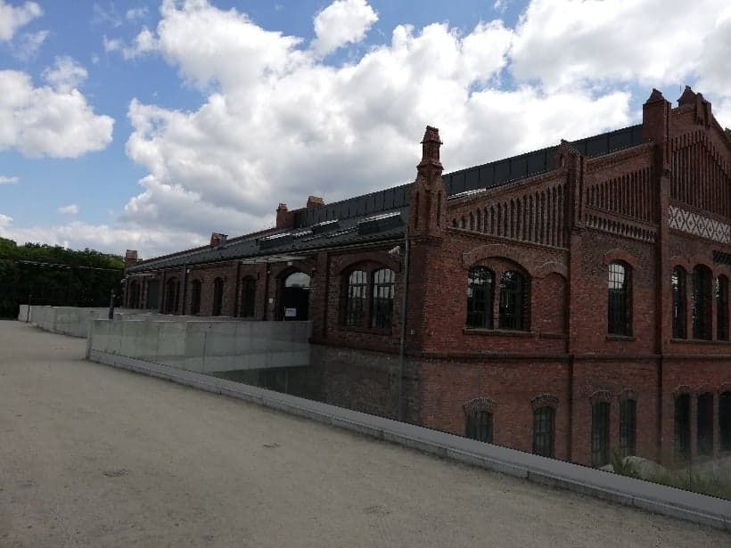 Śląskie. Punkt szczepień w Katowicach przeniesie się z MCK do jednego z budynków Muzeum Śląskiego.