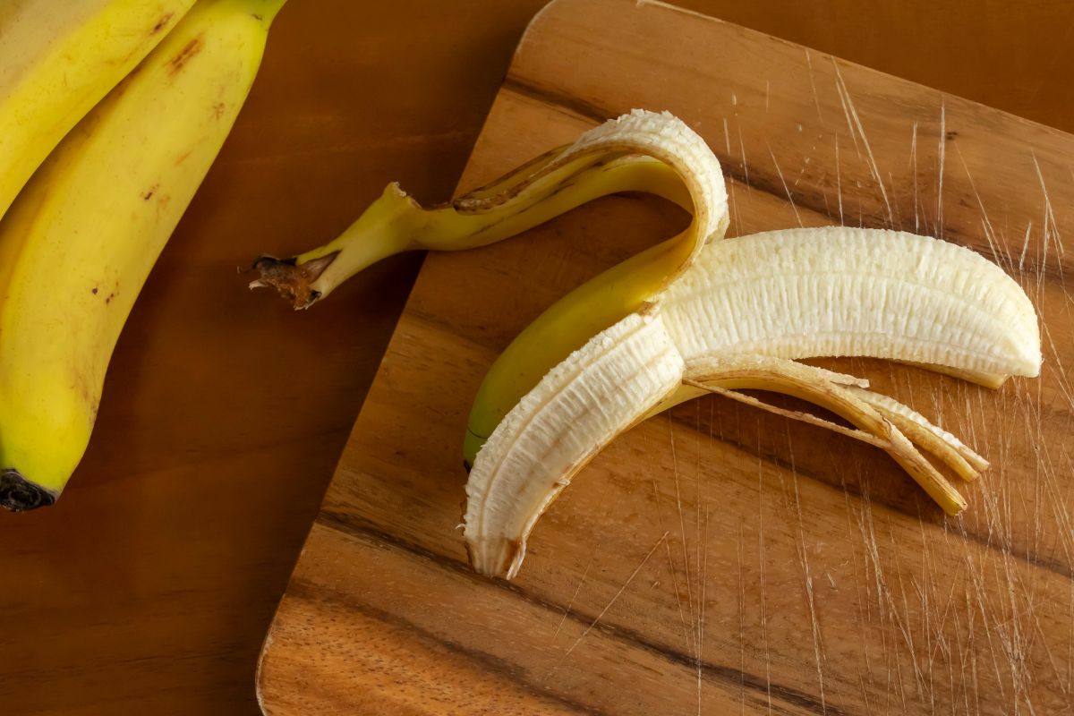 Wyrzucasz skórki od banana? Jej zastosowanie znajdziesz w mig