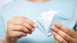 W szpitalach nie ma podpasek, więc proponują pieluchy. "To odbiera pacjentkom godność"