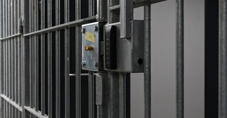 Nie pomogły znajomości. 56-latka posiedzi teraz w areszcie