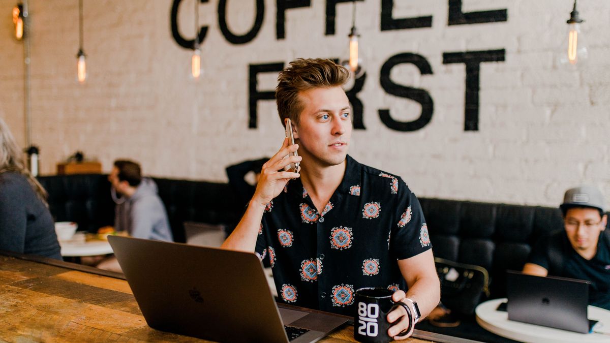 prawo wskazuje, że do kategorii mikroprzedsiębiorców zalicza się tych, którzy w co najmniej jednym roku z dwóch ostatnich lat obrotowych spełniali łącznie dwa warunki.