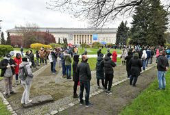 Mobilny punkt szczepień. Setki chętnych. Tak to wyglądało we Wrocławiu