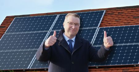 "Zdemontuję to świństwo". Czarnek zapowiada ws. fotowoltaiki na domu