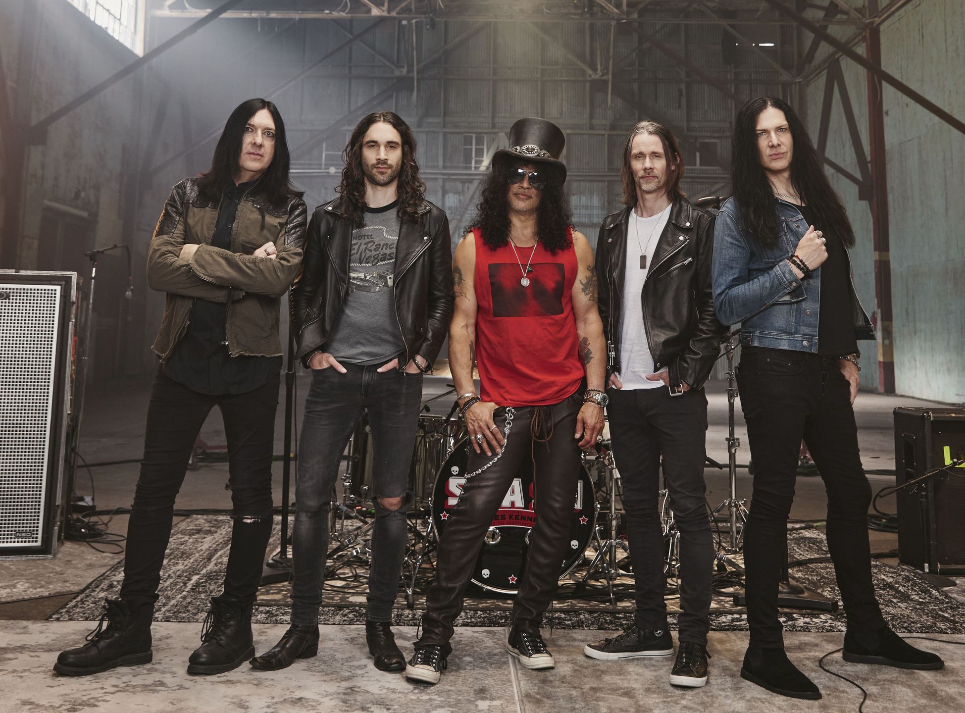 Slash featuring Myles Kennedy and the Conspirators prezentują "4"