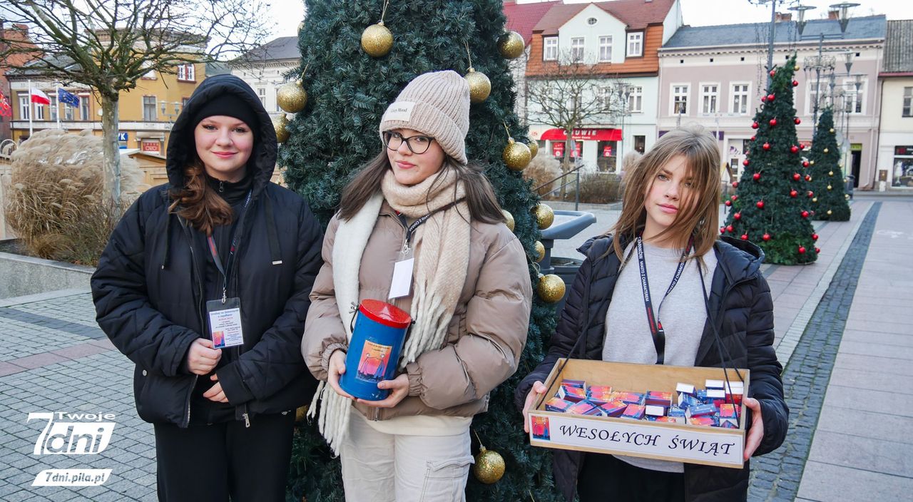 Po ulicach Czarnkowa chodzą "Dziewczynki z zapałkami"