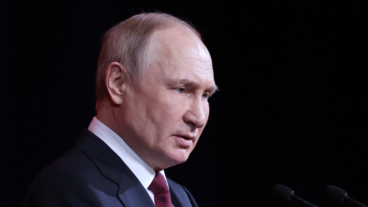 Russian President Vladimir Putin delivers a speech during a ceremony to mark the 75th anniversary of the Federal Medical-Biological Agency (FMBA) in Moscow, Russia, 09 November 2022. EPA/SERGEJ BOBYLEV / KREMLIN POOL / SPUTNIK / POOL MANDATORY CREDIT Dostawca: PAP/EPA.