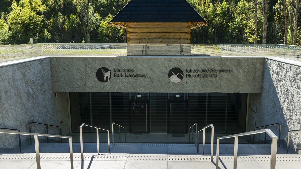 Wejście do Tatrzanskiego Archiwum Planety Ziemia